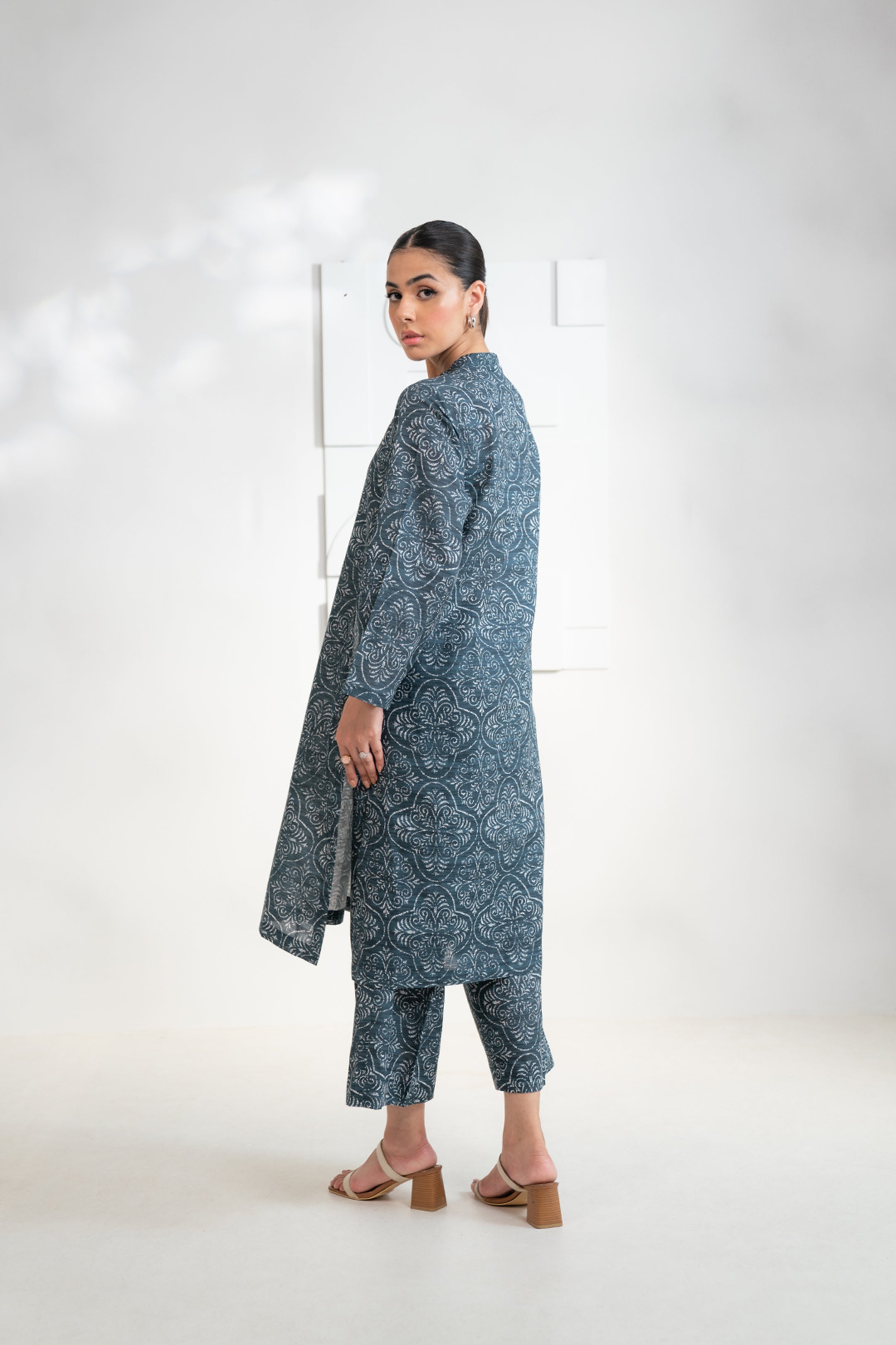 2 Piece Printed Khaddar Suit