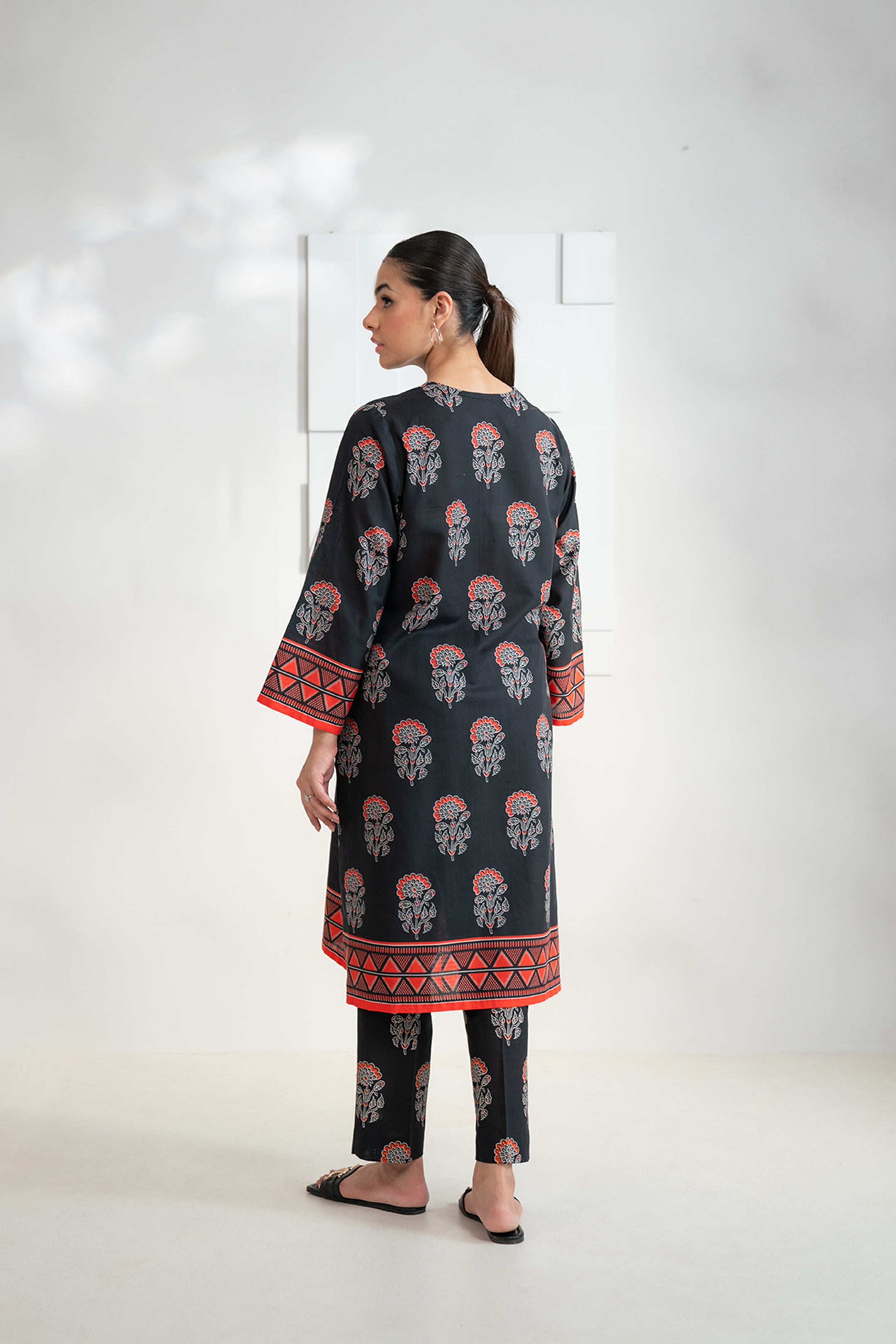 2 Piece Printed Khaddar Suit